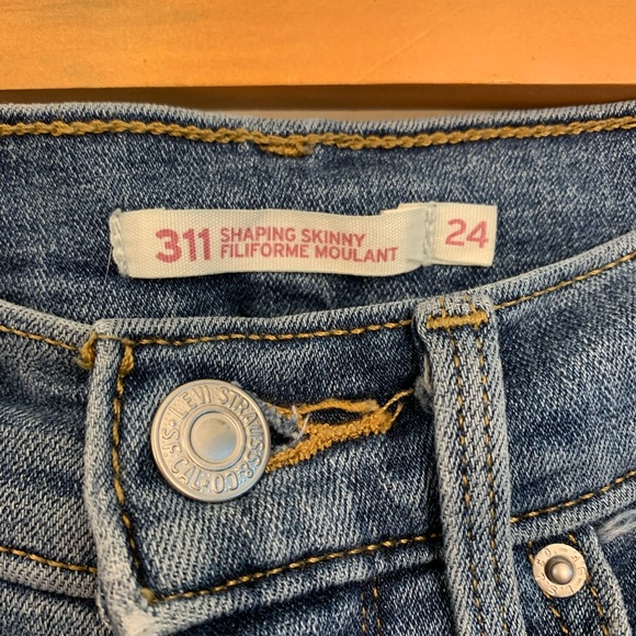 Levi’s denim shaping skinny jeans (OG $ ~ 100) size 24 - Picture 3 of 3